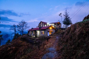 Breezy Affair, Boutique room w Binsar view by Roamhome